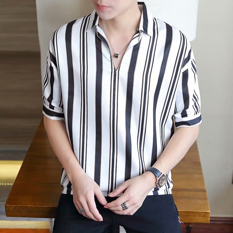 Camisa de rayas de manga corta y corte ajustado para hombre